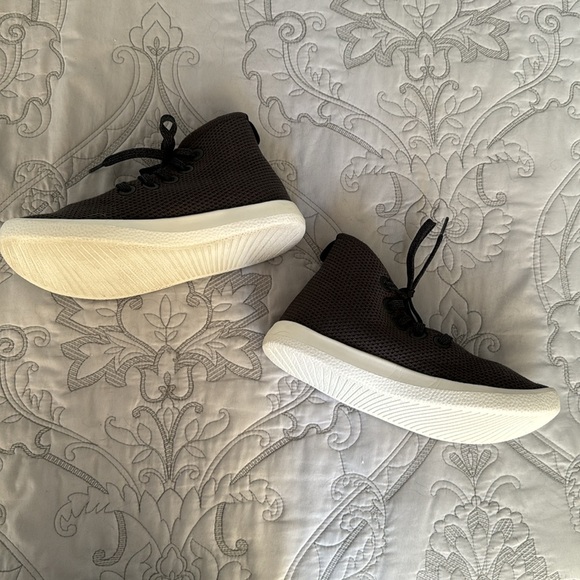 Allbirds Low Top Sneakers - Picture 3 of 9